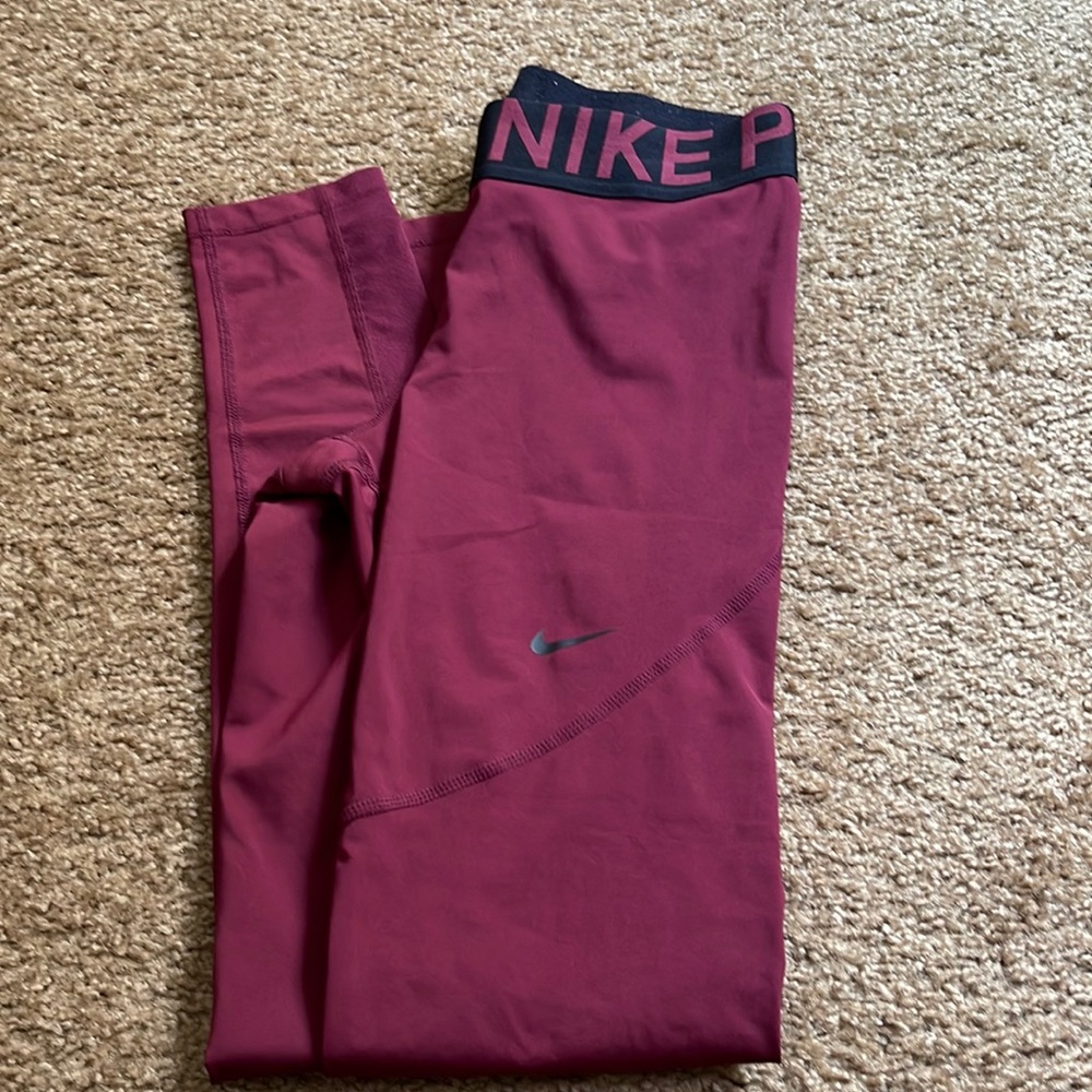 Like new maroon Nike pro leggings